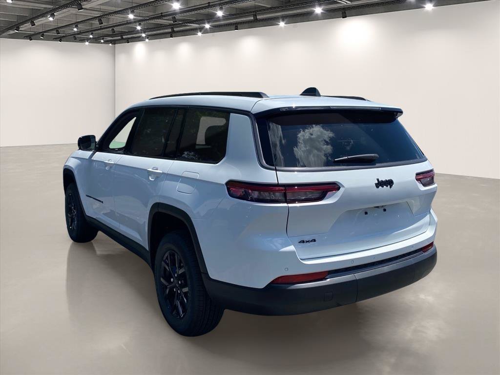 New 2026 Bright White Clear-Coat Exterior Paint Jeep Laredo image 3