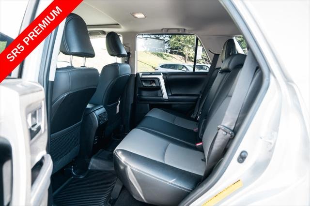 Certified Used 2019 CLASSIC SILVER MET Toyota  image 27