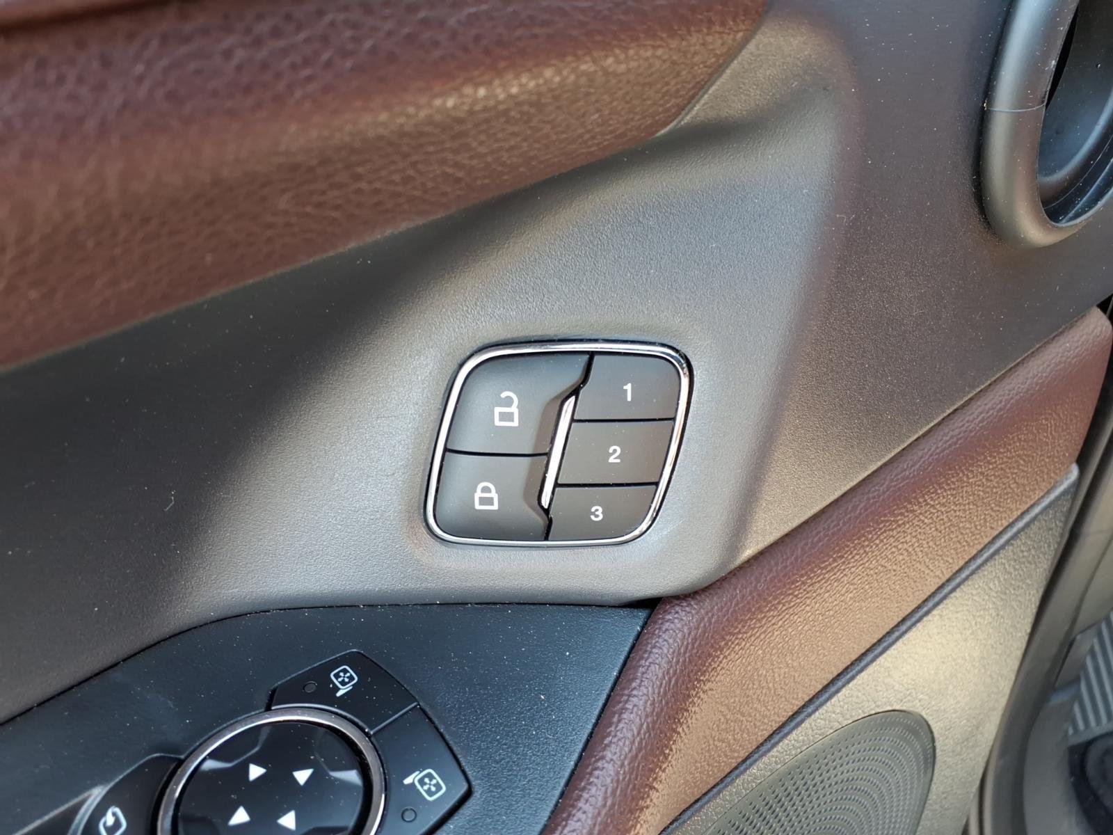 Used 2024  Ford Limited image 10