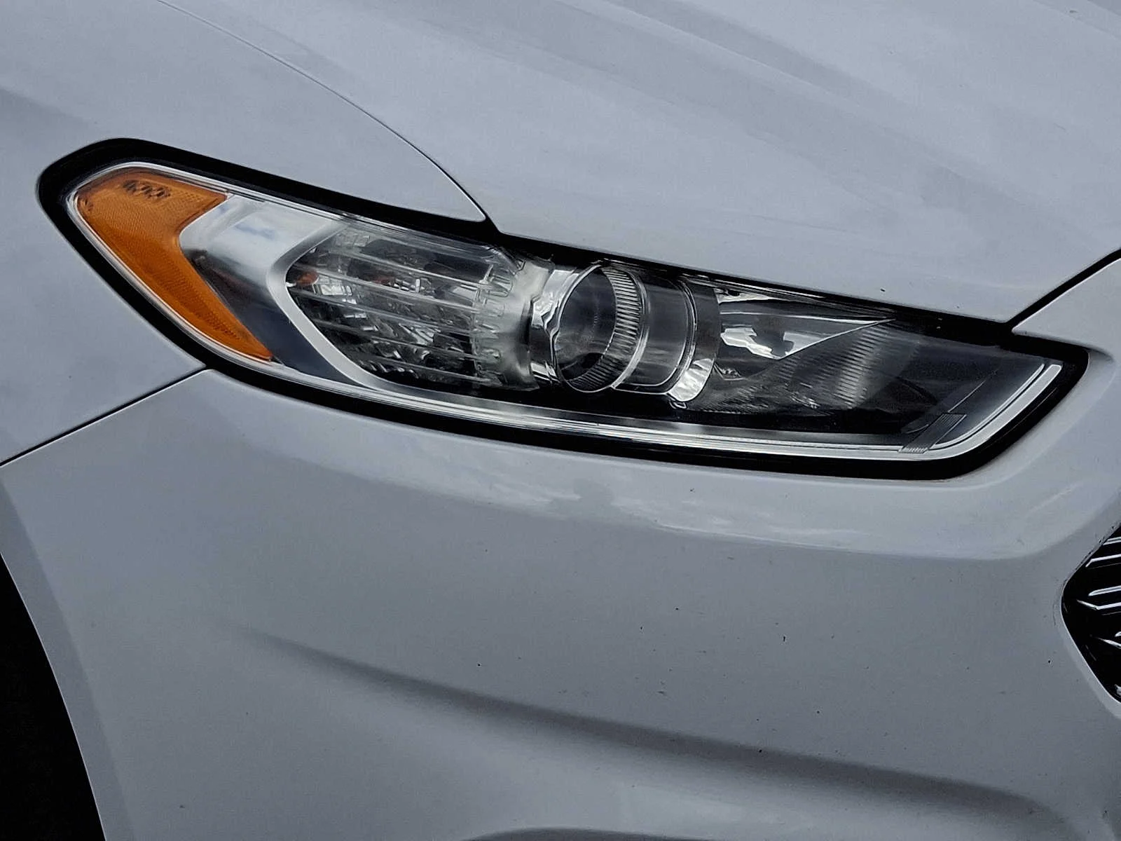 Used 2016 White Ford SE image 9