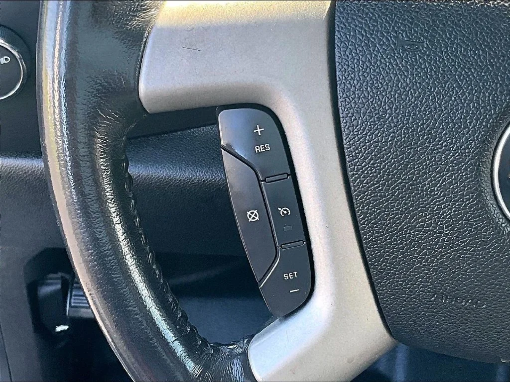 Used 2010  Chevrolet LT image 16