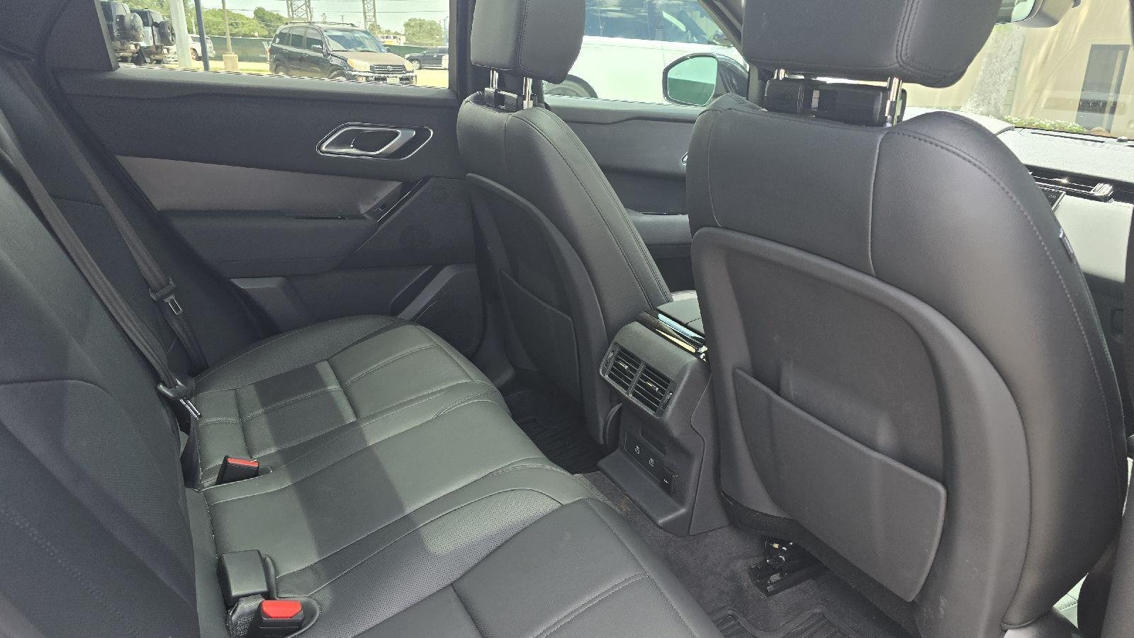Used 2025 Charente Grey Land Rover Dynamic SE image 9