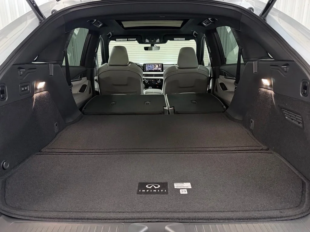 New 2027 RADIANT WHITE INFINITI Luxe AWD image 38
