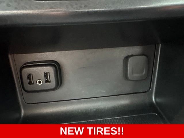 Used 2022 Black Chevrolet Z71 image 13