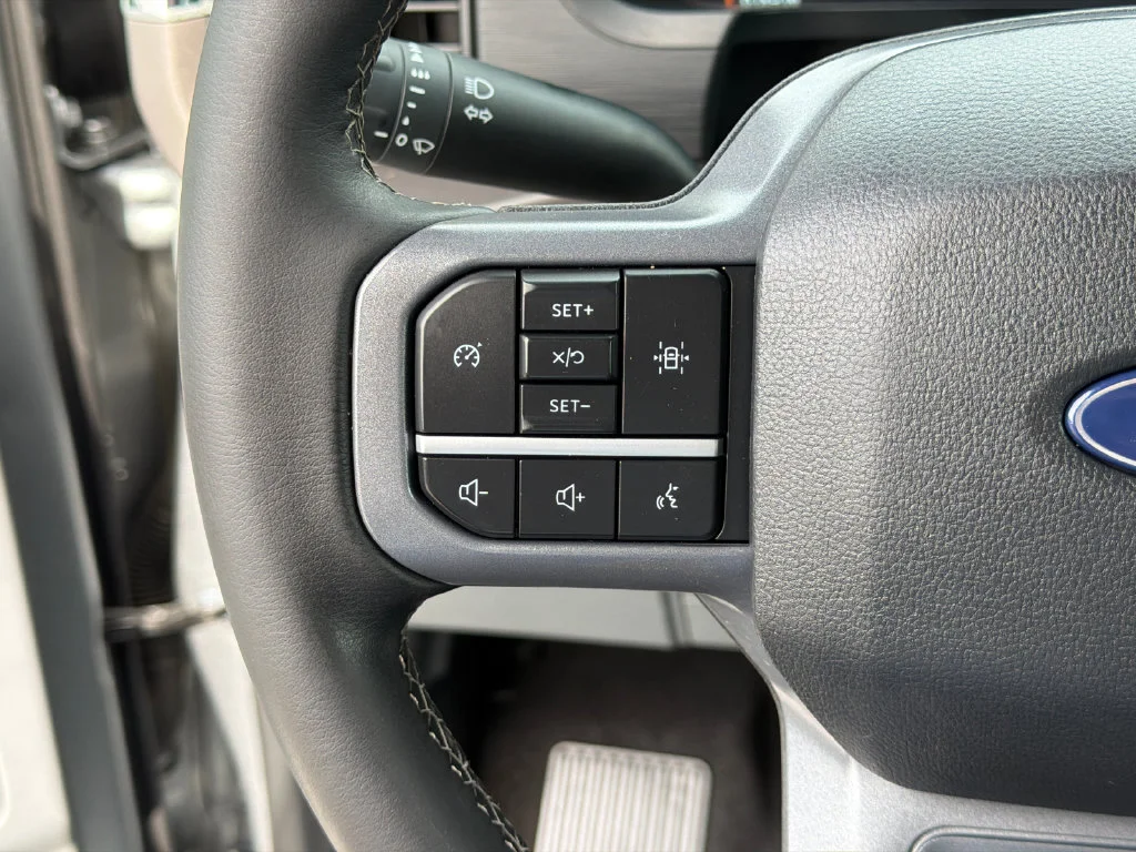 Used 2025 Silver Ford XLT image 24