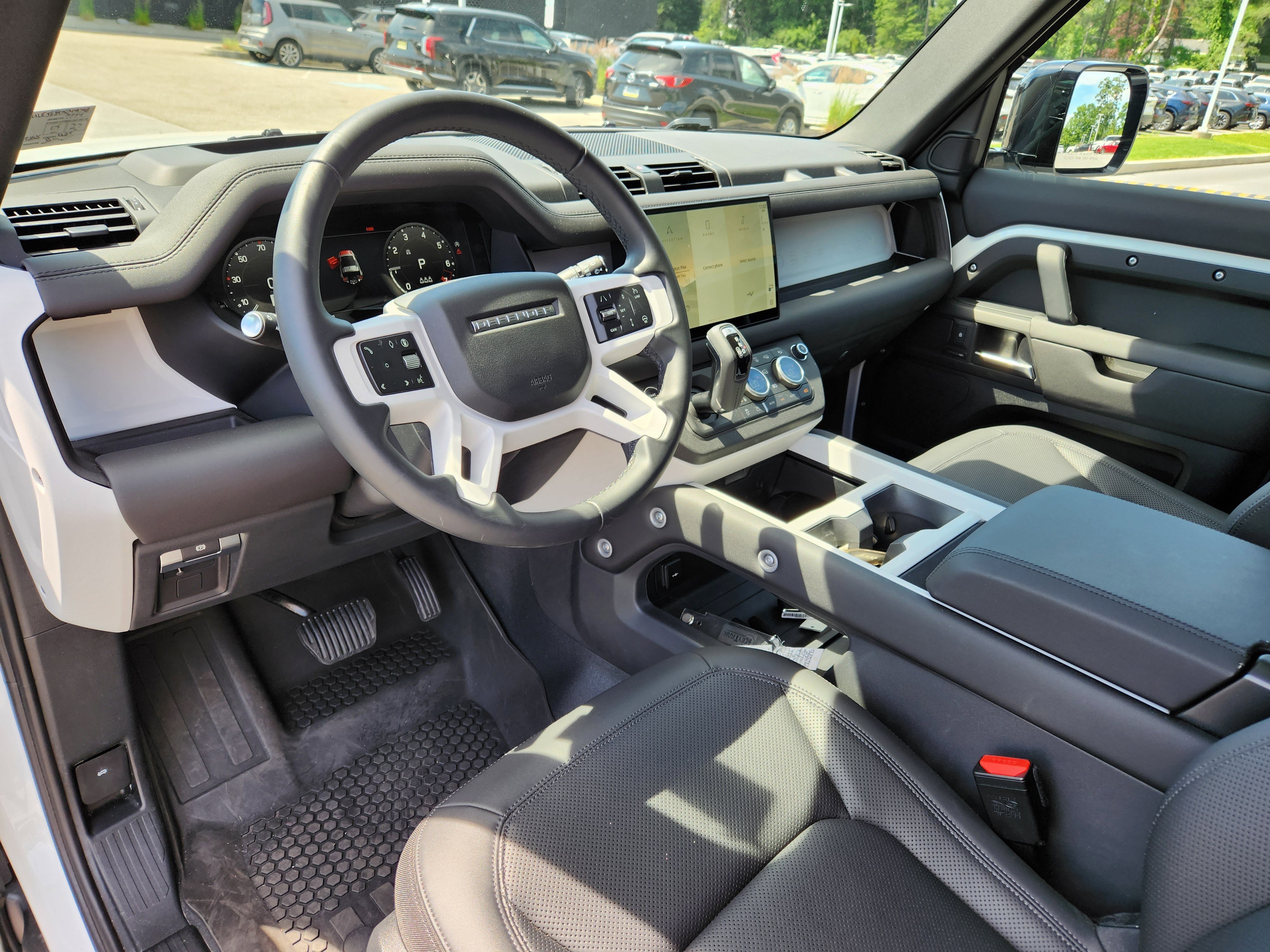 Certified Used 2025 Fuji White Land Rover S image 15