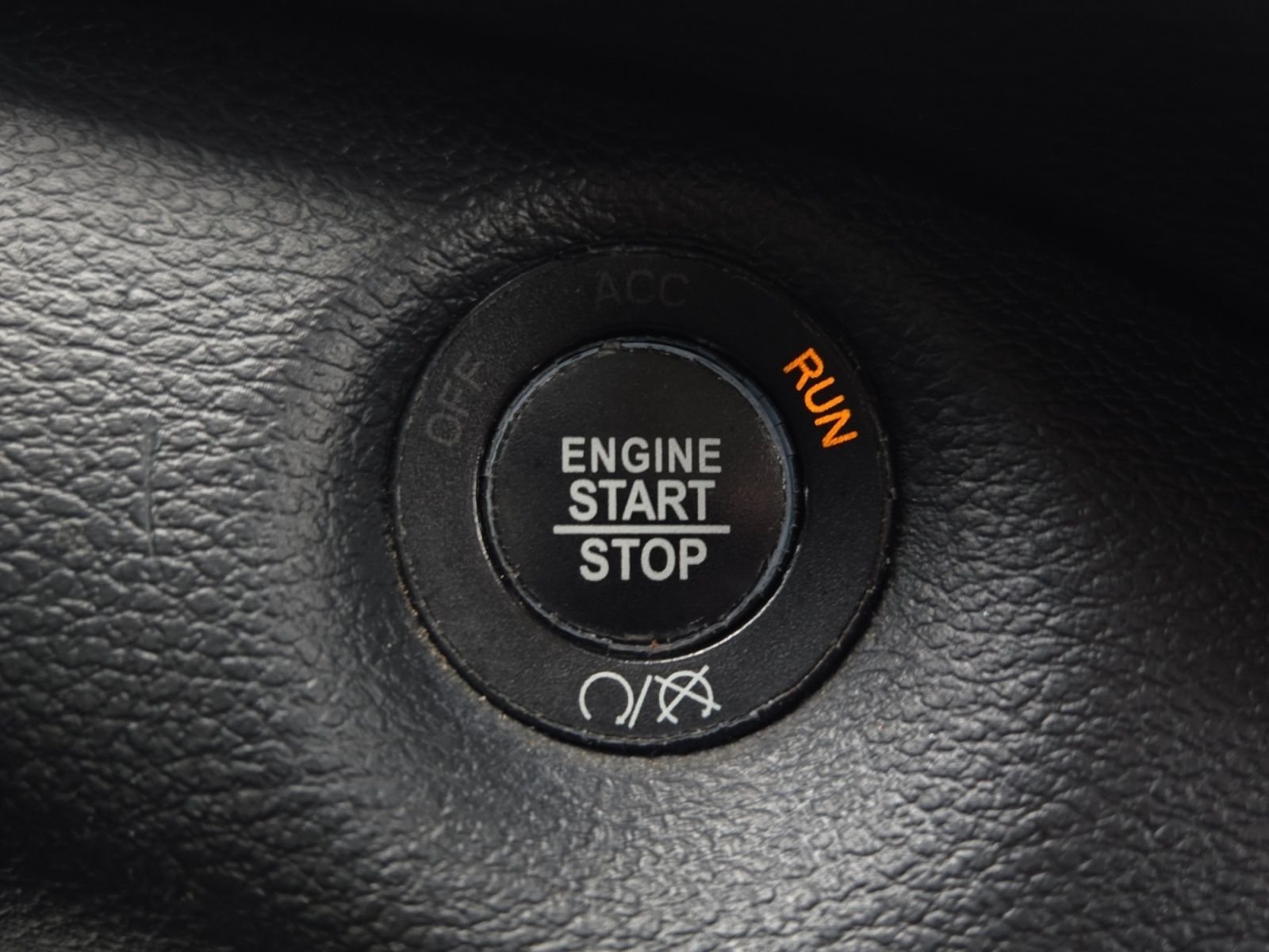 Used 2018 Red Jeep Latitude Plus image 21
