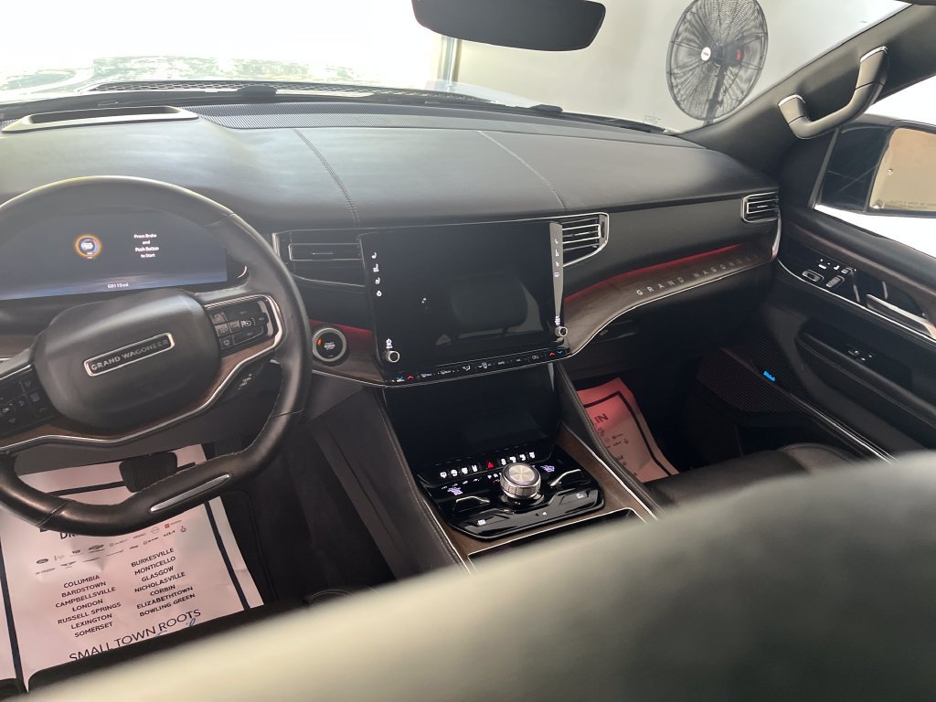 Used 2024 White Jeep Base image 14