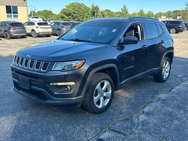 Used 2019 Granite Crystal Clearcoat Metallic Jeep Latitude image 3