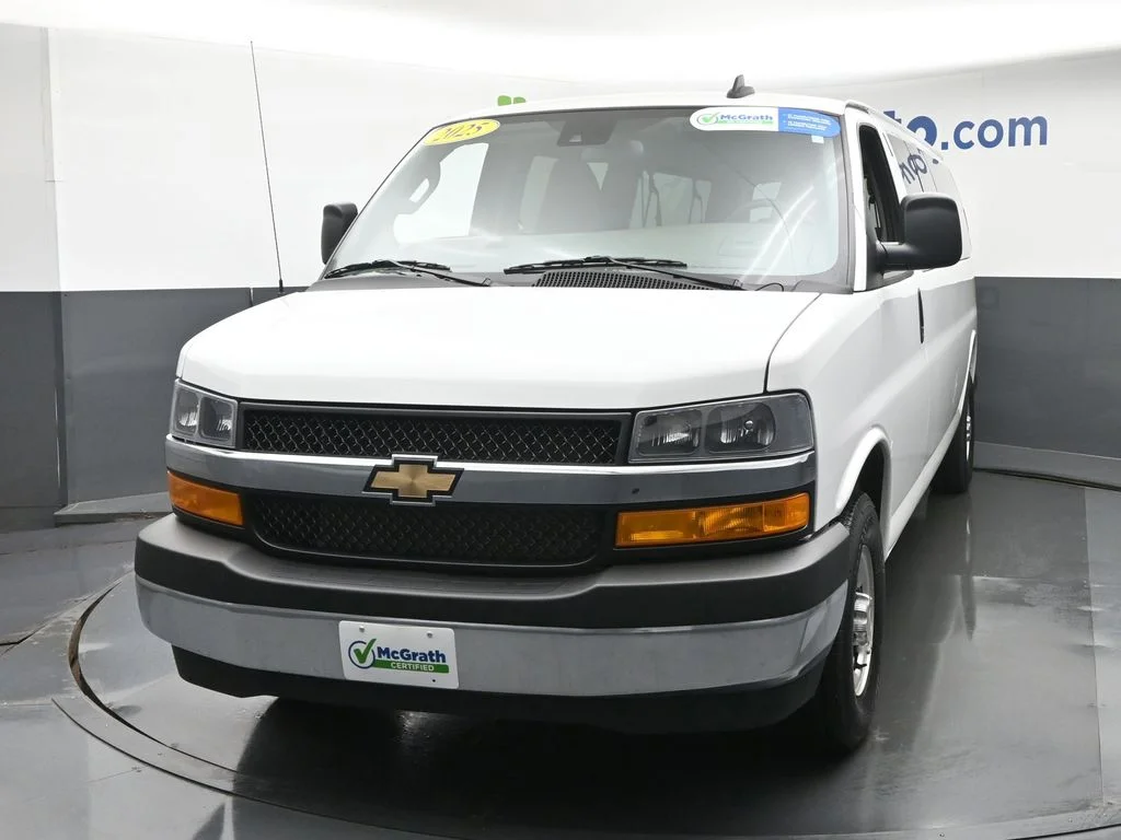 Used 2025 White Chevrolet LT image 22