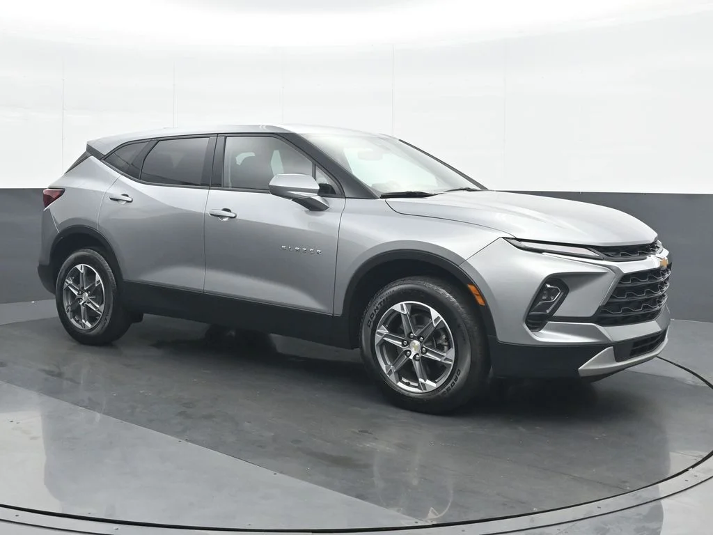 Used 2025 Gray Chevrolet LT image 9