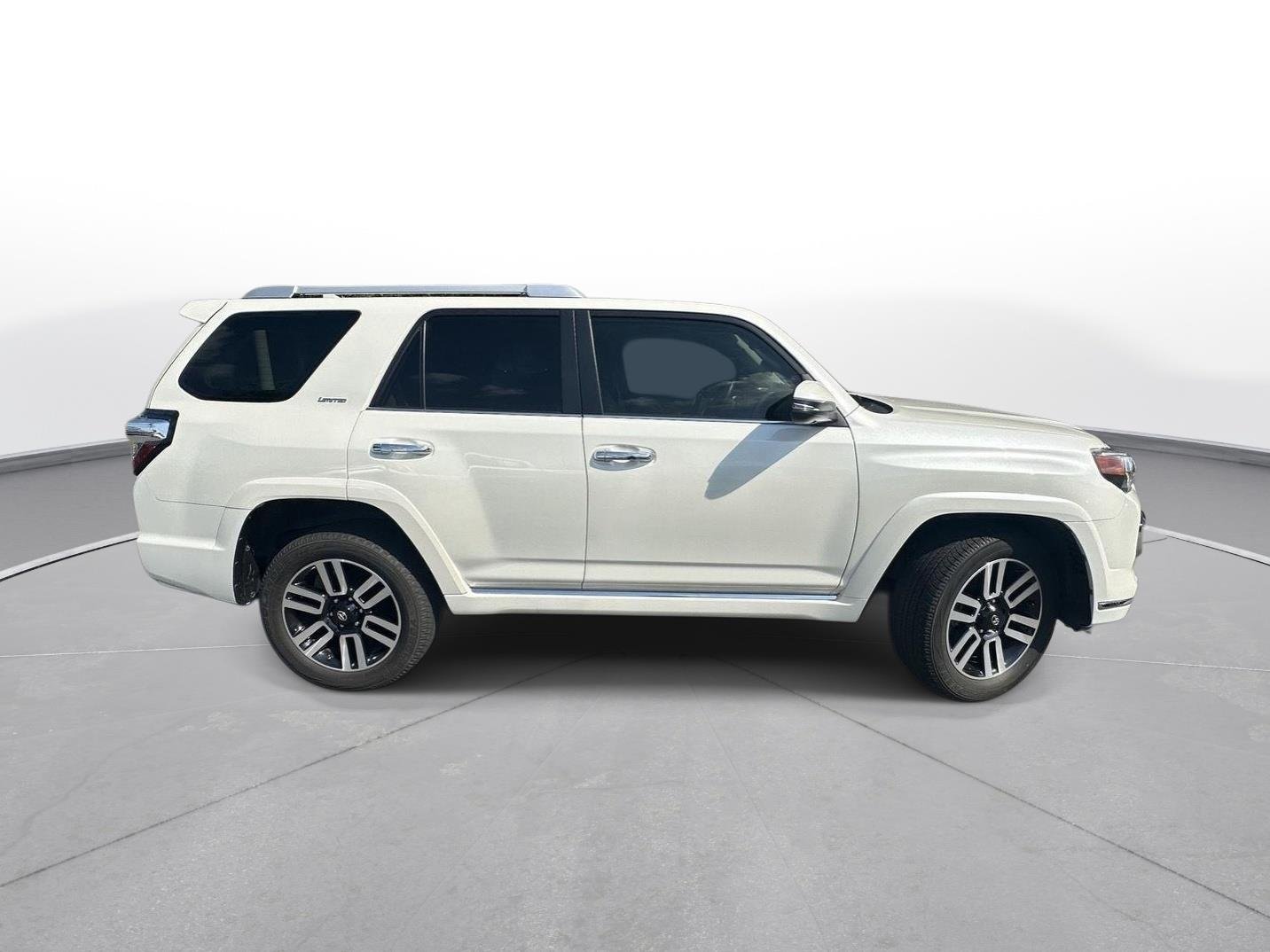 Used 2022 Blizzard Pearl Toyota Limited image 5