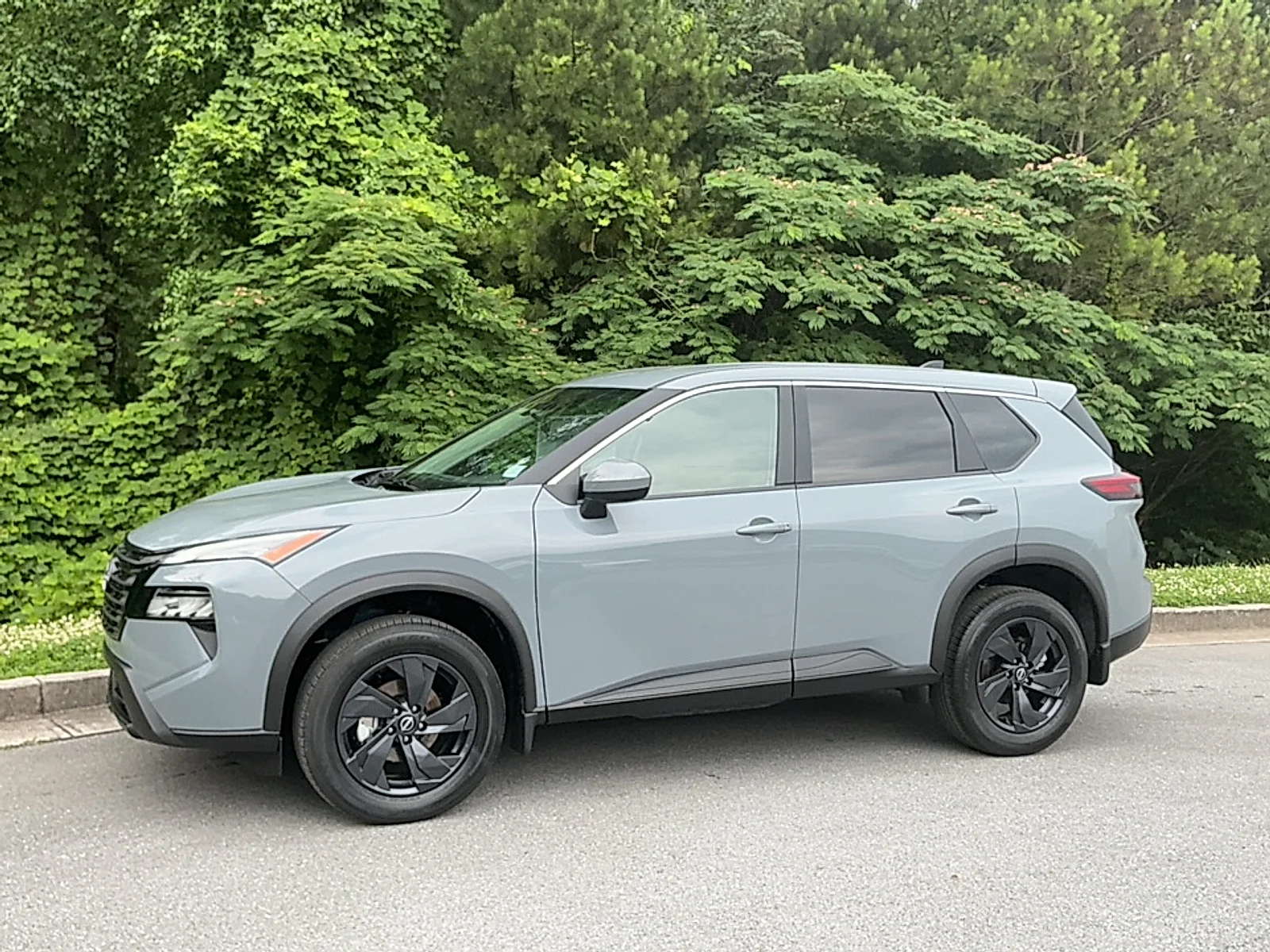 New 2026 Boulder Gray Pearl Nissan SV image 4