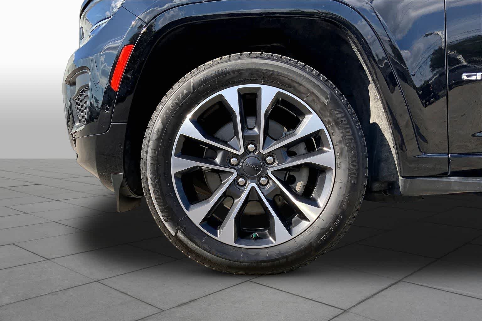 Used 2021 Diamond Black Crystal Pearlcoat Jeep Overland image 21