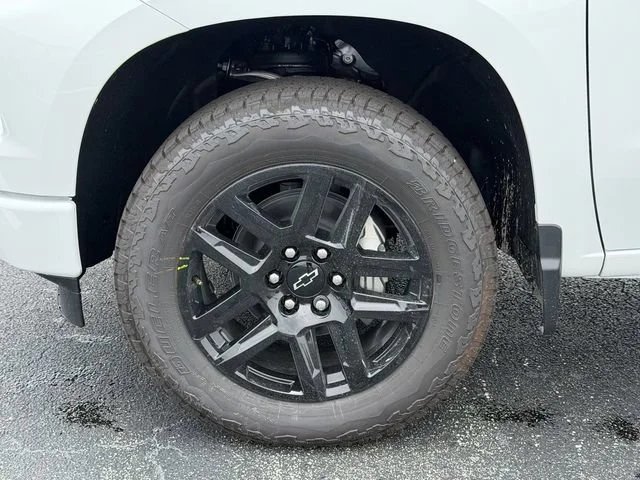 New 2026 Summit White Chevrolet RST image 9