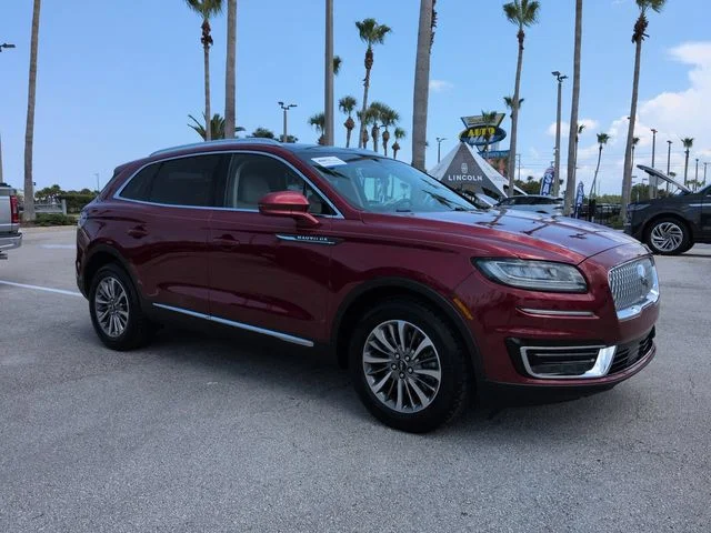 Certified Used 2019 Ruby Red Metallic Lincoln Select image 2