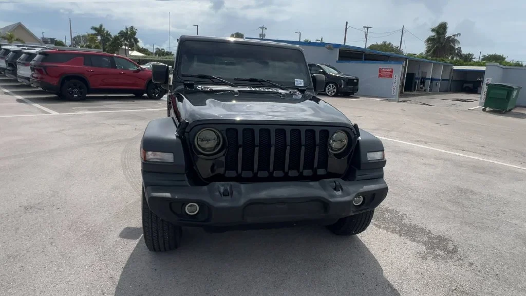 Used 2023 Black Jeep Sport S image 3