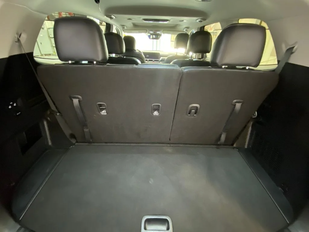 Used 2025 Silver Kia S image 30