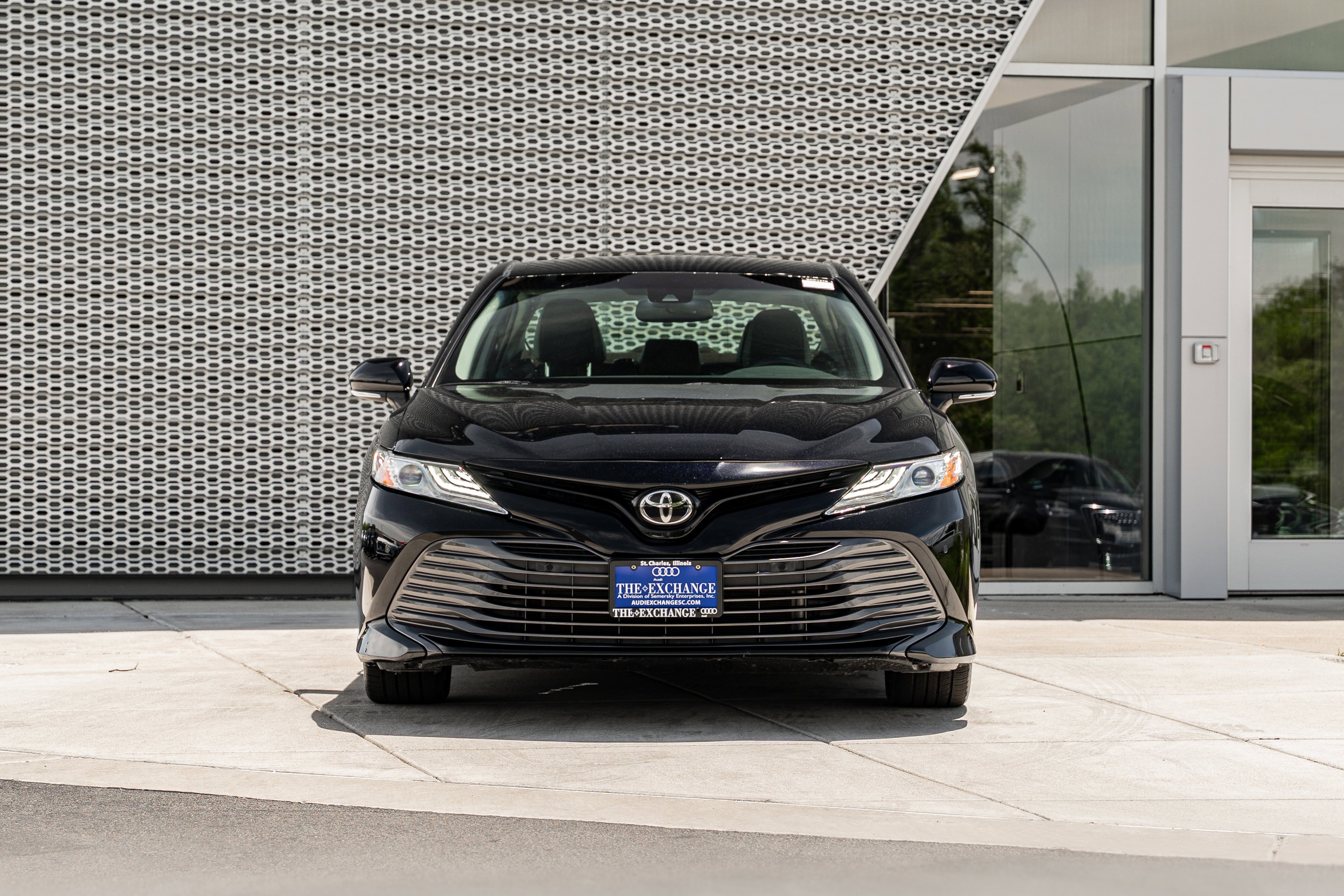 Used 2018 Midnight Black Metallic Toyota XLE image 30