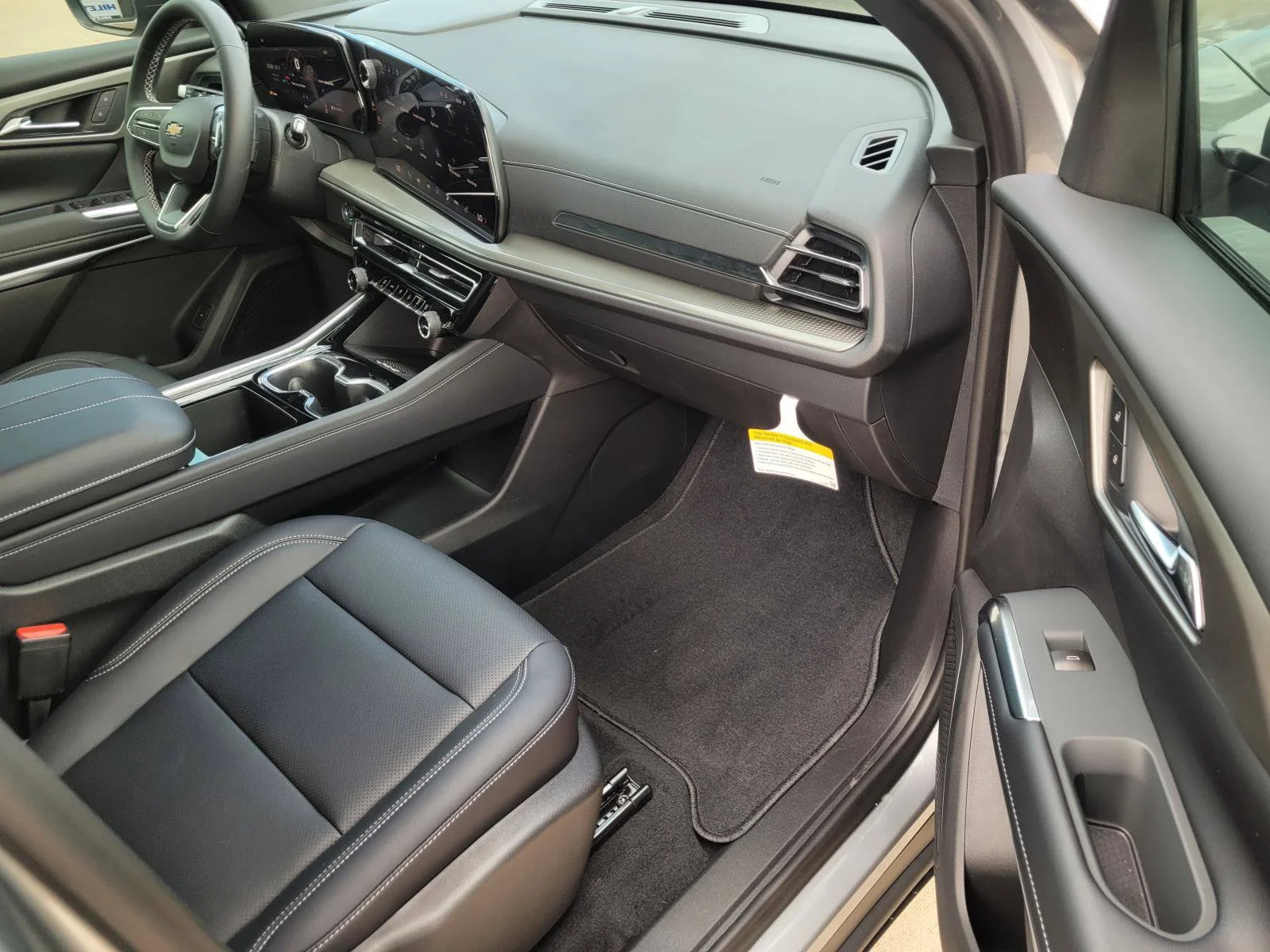 2027 Chevrolet Traverse LT - Photo 6