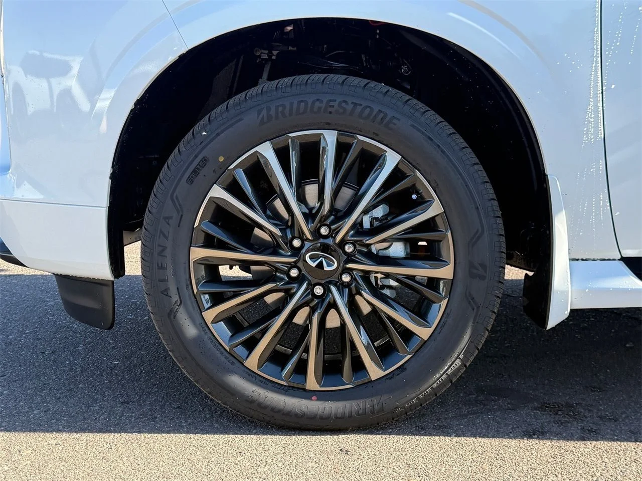 New 2026 2T RADIANT WHIT INFINITI Autograph 4WD image 10