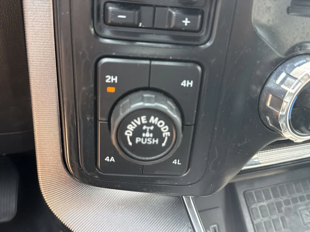 Used 2022 Silver Ford Platinum image 22