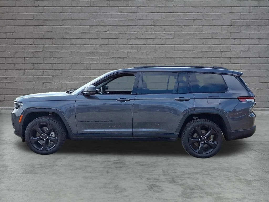 Used 2023 Gray Jeep Altitude 4x4 image 36
