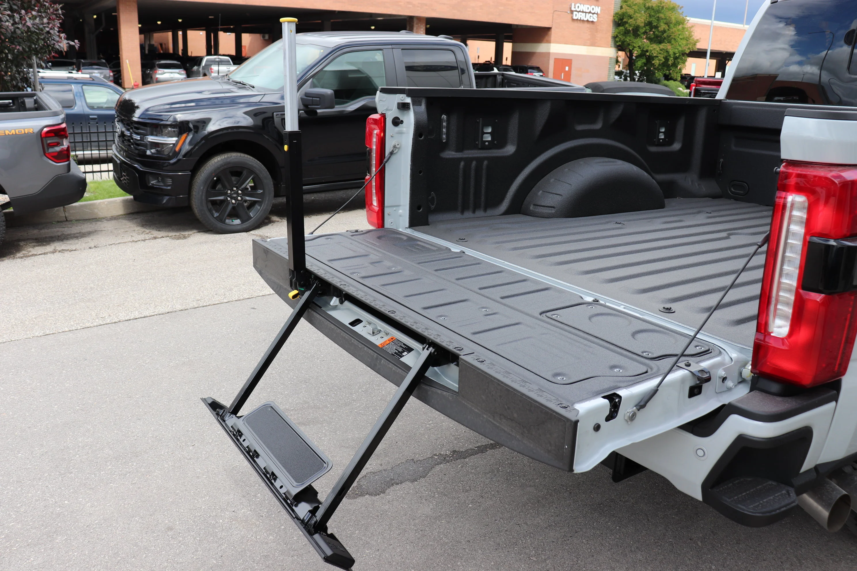 New 2026 AVALANCHE Ford XLT image 5