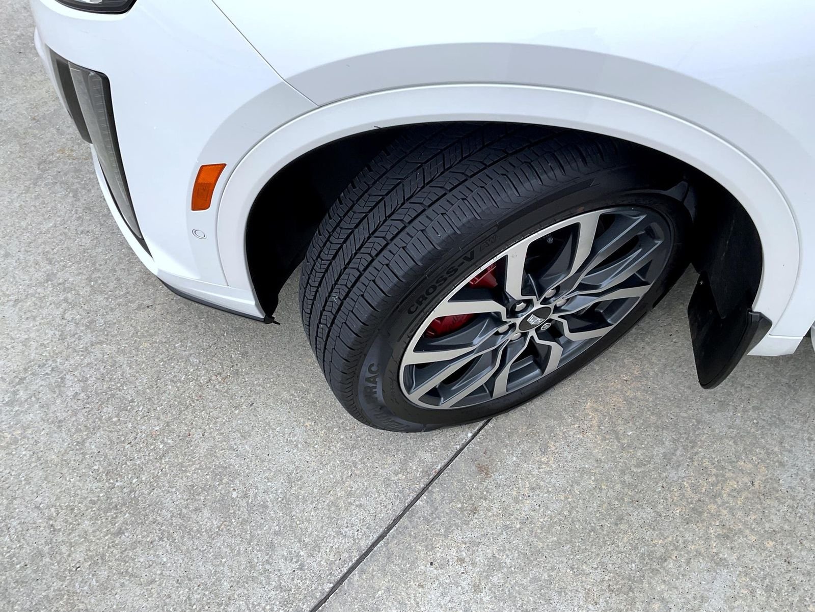Used 2022 White Cadillac Sport image 25