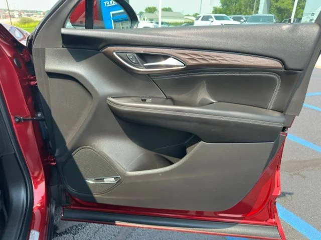 Used 2023  Buick Avenir image 10