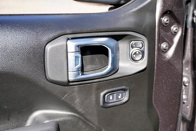 New 2026 Granite Crystal Metallic Clear-Coat Exterior Paint Jeep Rubicon image 27