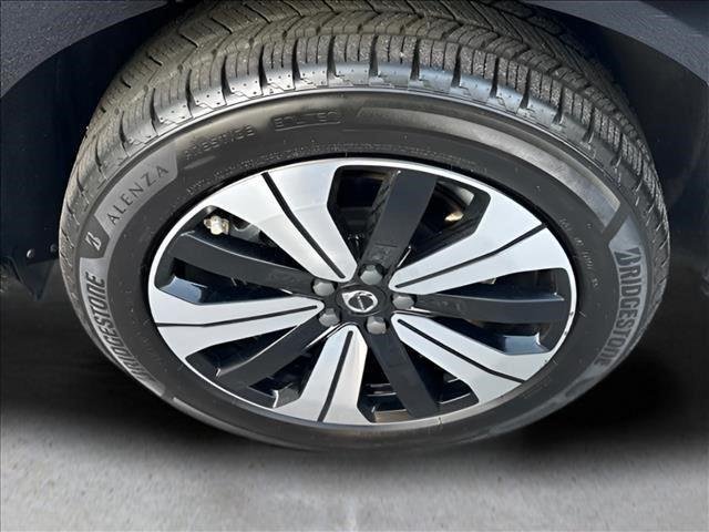 Used 2023  Volvo Plus Bright Theme image 27
