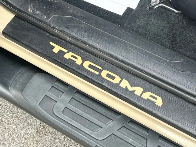 Used 2018  Toyota TRD Off-Road image 27