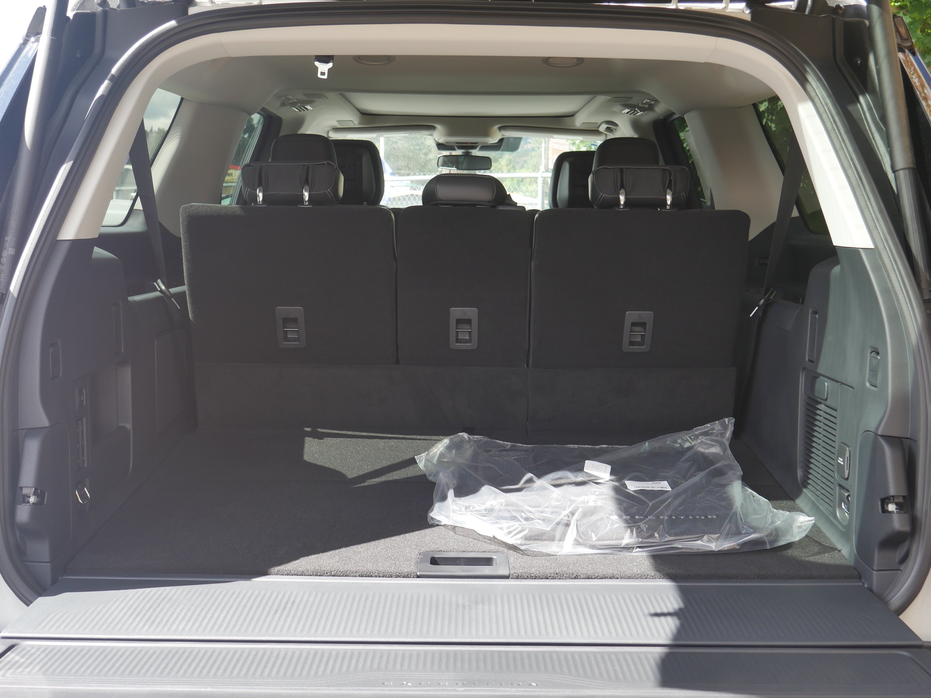 New 2027 Star White Metallic Tri-Coat Ford MAX Platinum image 24