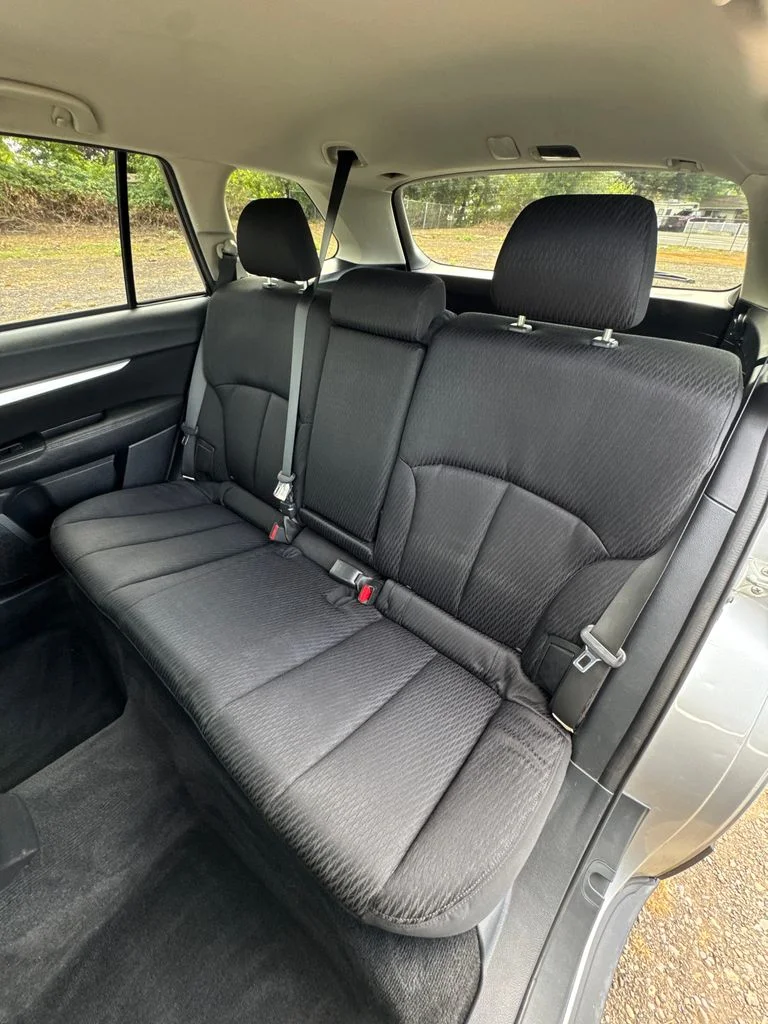 Used 2011 Silver Subaru 2.5i Premium image 22