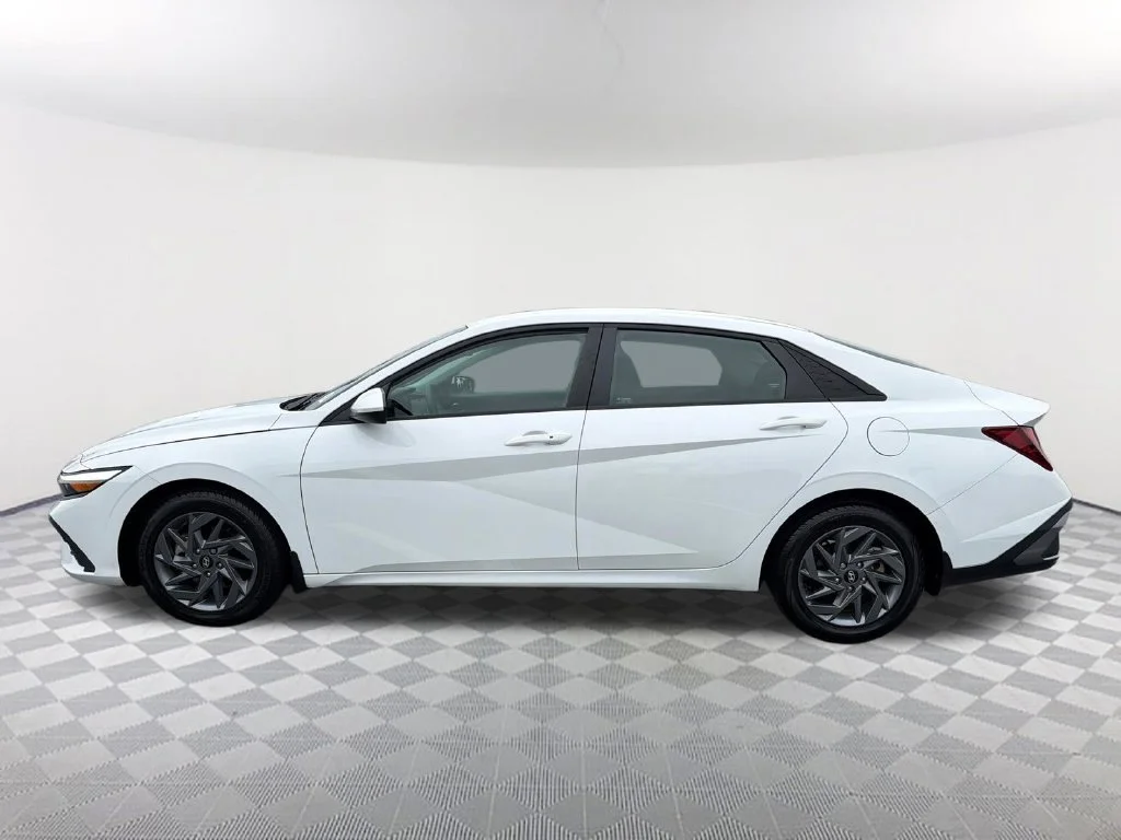 Used 2024 White Hyundai SEL image 8