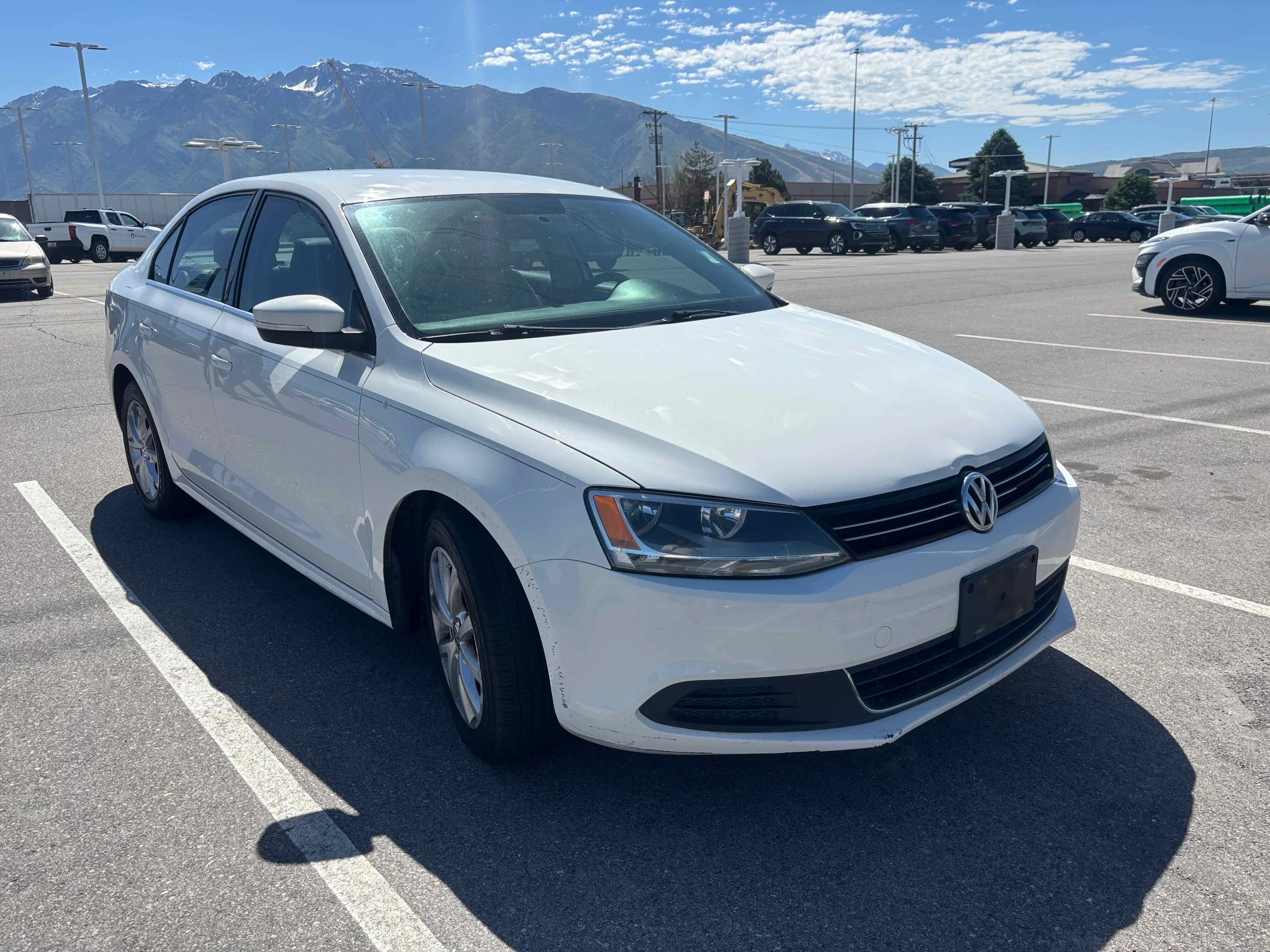 Used 2014 Candy White Volkswagen SE w/Connectivity image 3