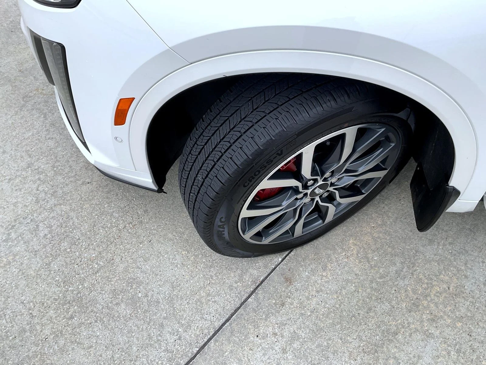 Used 2022 White Cadillac Sport image 25