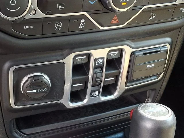 Used 2018 Gray Jeep Unlimited Sahara image 24