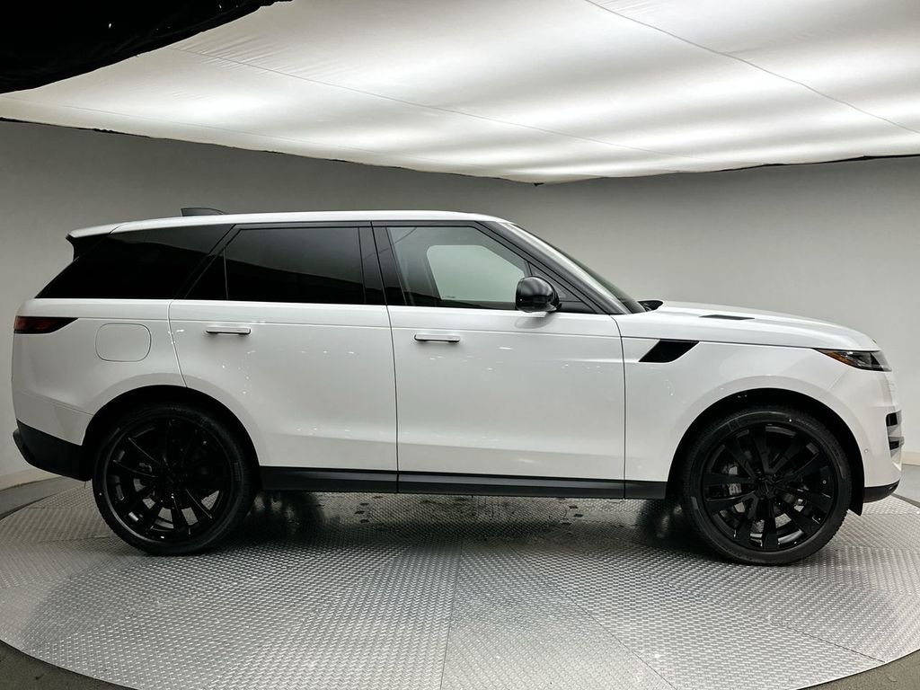 New 2026 Fuji White Land Rover SE image 4