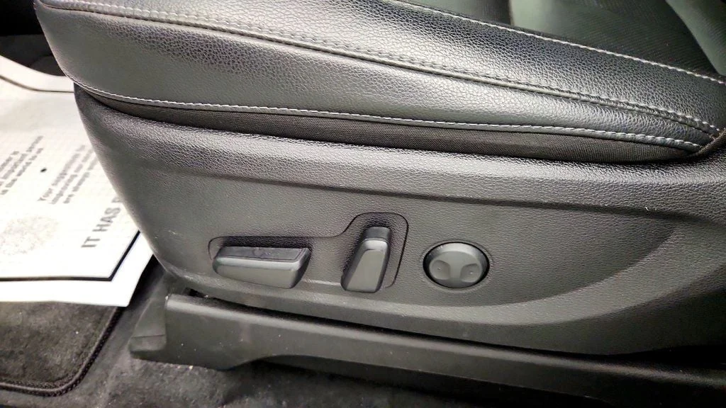Used 2024 Glacial White Pearl Kia EX FWD image 11