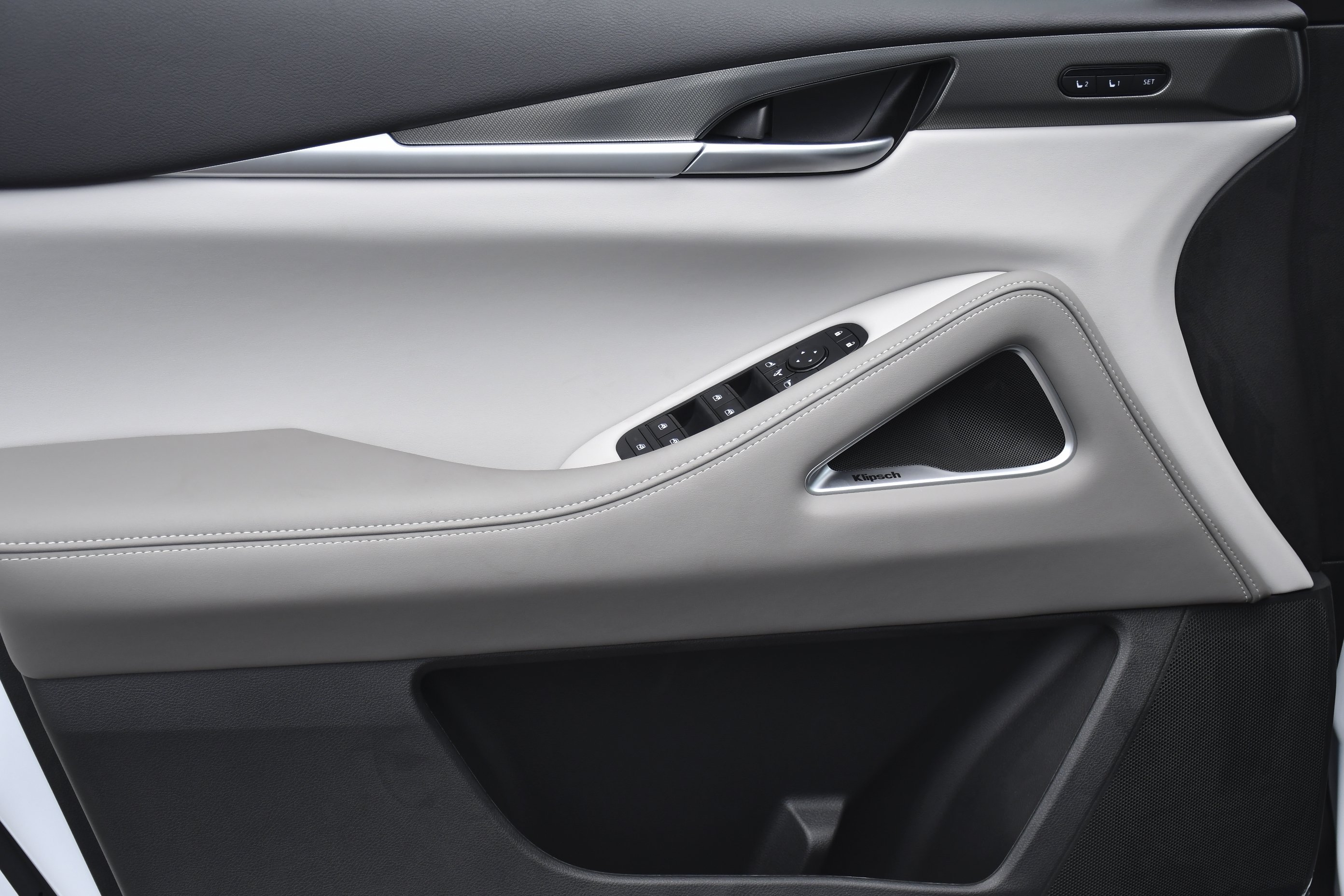 New 2027 RADIANT WHITE INFINITI Luxe FWD image 26