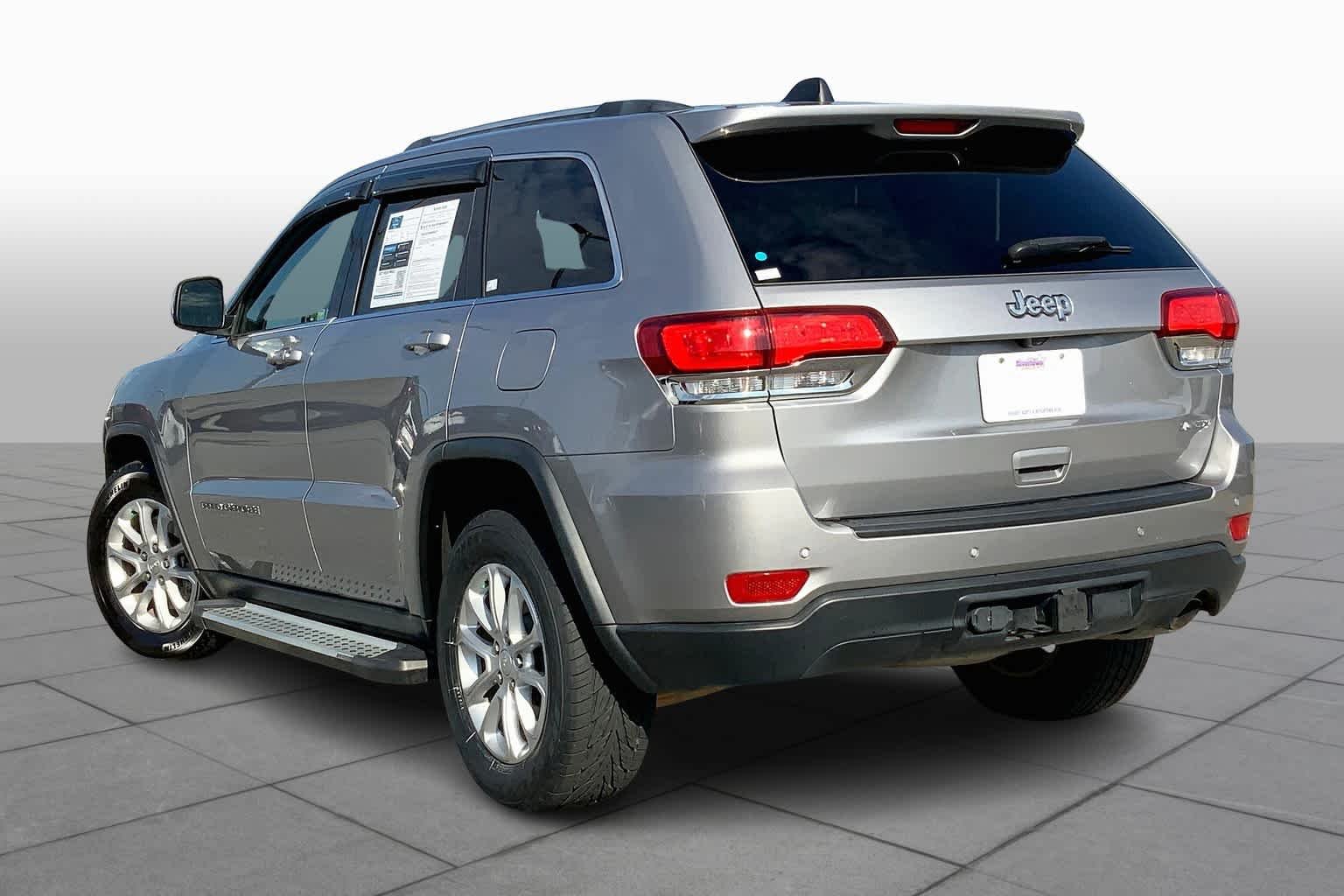Certified Used 2021 Billet Silver Clearcoat Metallic Jeep Laredo E image 12