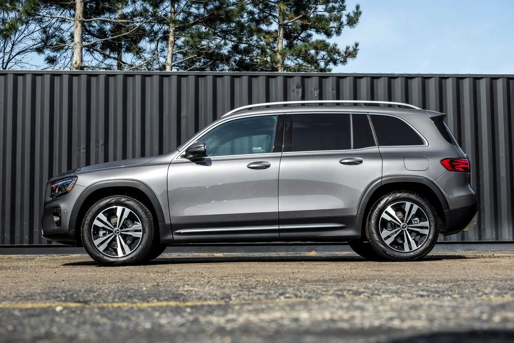 New 2026 Mountain Grey Metallic Mercedes-Benz GLB 250 image 3