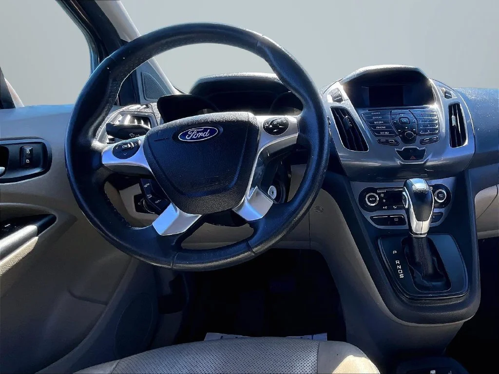 Used 2014  Ford Titanium image 5