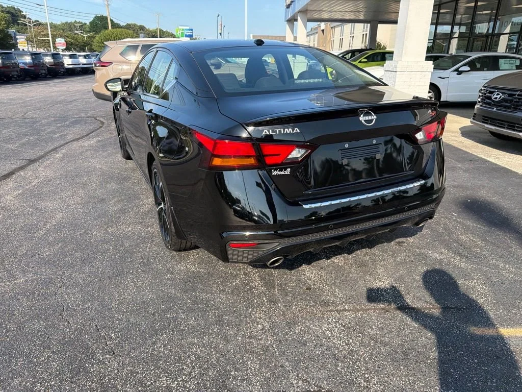 Used 2023 Black Nissan 2.5 SR image 7