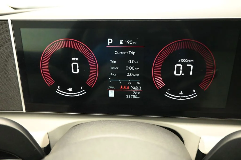 Used 2025 White Hyundai SEL image 13