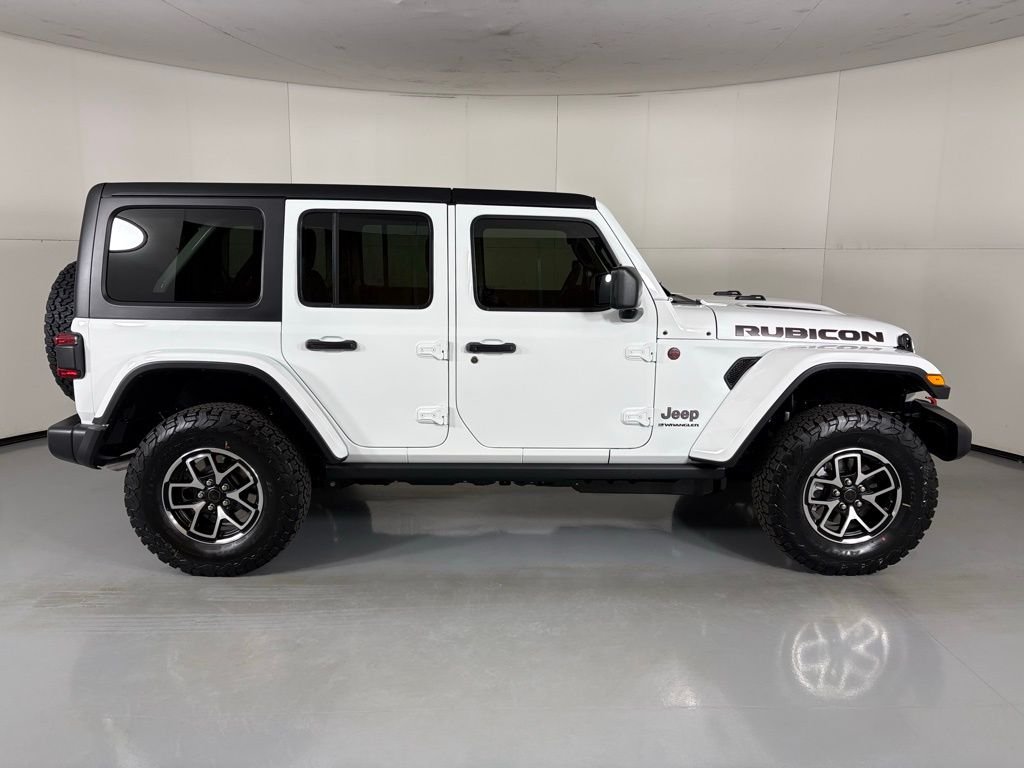 New 2026 Bright White Clear-Coat Exterior Paint Jeep Rubicon image 9