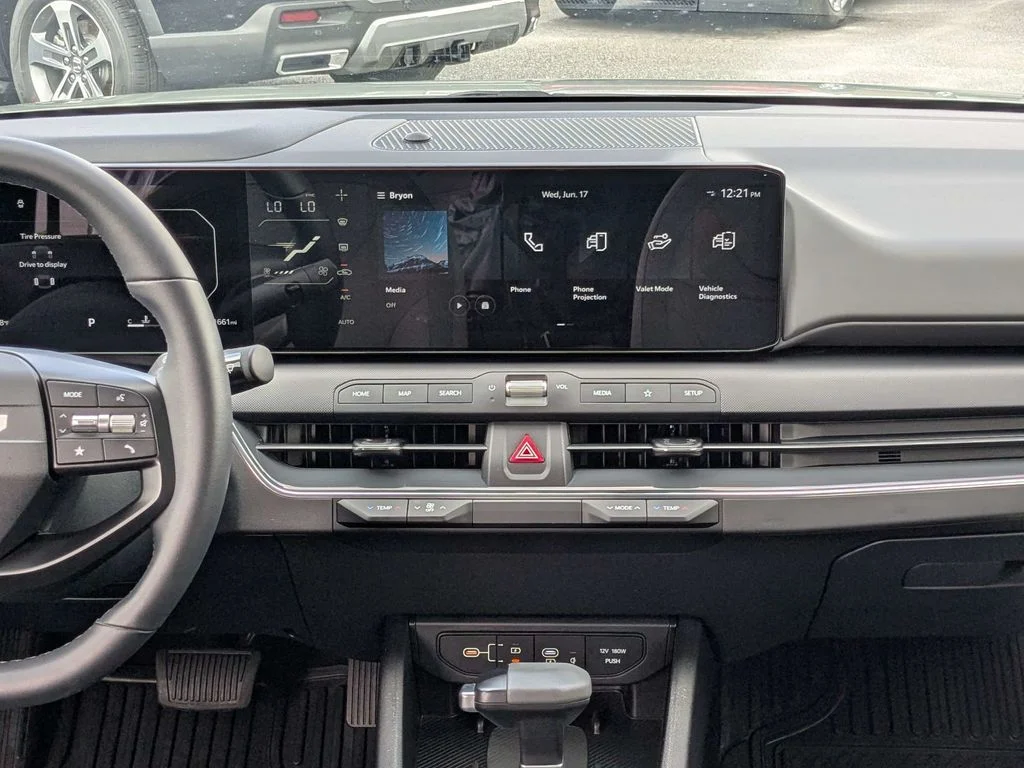 Used 2025  Kia EX image 16
