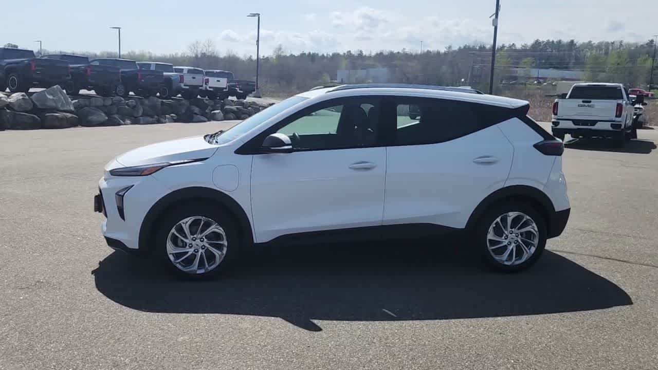 Used 2023 Summit White Chevrolet LT image 5
